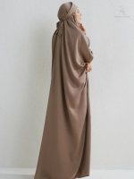 Jilbab taupe, accessoire versatile pour votre garde-robe