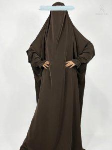 Jilbab une pièce marron élégant et confortable pour toutes occasions