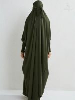 Modèle de jilbab vert, alliant confort et esthétique contemporaine