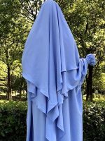Khimar bleu ciel à trois voiles élégant et léger