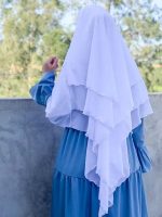 Khimar blanc plissé en mousseline à 3 voiles