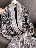 Pashmina noire et argent élégante pour un look chic