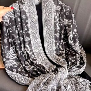 Pashmina noire et argent élégante pour un look chic