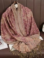 Pashmina prune élégante et douce pour un look raffiné