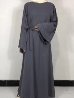 Robe abaya gris élégante et moderne