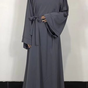 Robe abaya gris élégante et moderne