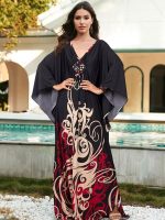 Vêtement traditionnel : djellaba rouge avec accents noirs