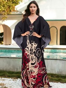 Vêtement traditionnel : djellaba rouge avec accents noirs