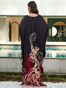 Robe djellaba moderne, design arabesque en rouge et noir