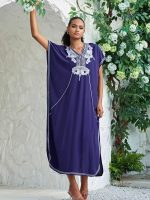 Djellaba bleu royal au style traditionnel et raffiné