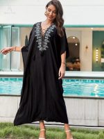 Robe traditionnelle ébène à perles