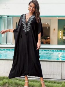 Robe traditionnelle ébène à perles