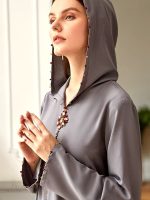 Djellaba élégant pour femme en teinte argentée
