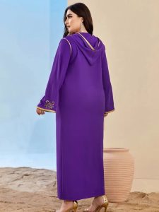 Style contemporain en djellaba aubergine royale