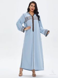 Robe traditionnelle revisitée pour femmes modernes