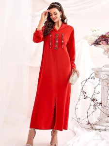 Robe traditionnelle revisitée en rouge pour femmes