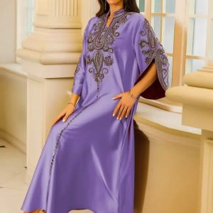 Robe djellaba florale lilas royal élégante et confortable