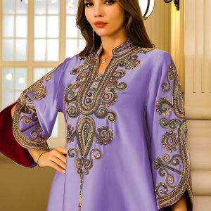 Djellaba lilas avec motifs floraux pour un style unique