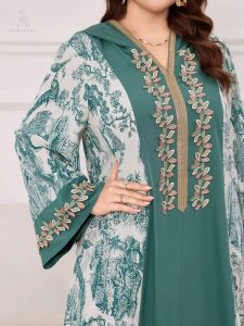 Robe djellaba aux motifs élégants et colorés