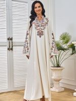 Djellaba Al-Yasmine avec motifs traditionnels marocains