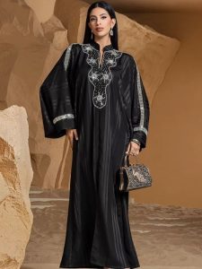 Djellaba Fadila, vêtement marocain aux détails raffinés