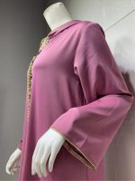 Robe d'inspiration marocaine en violet