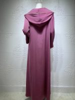 Djellaba moderne aux nuances sépia et violettes