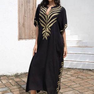 Robe djellaba noire avec motifs dorés élégants