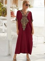Robe longue en djellaba, couleur rubis éclatante