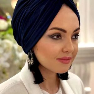 Turban hijab bleu marine élégant et confortable