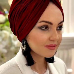 Turban hijab rouge élégant pour un style moderne